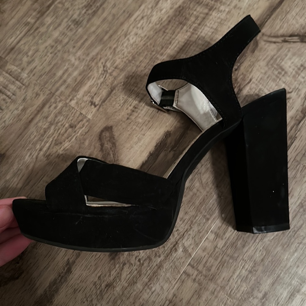 Black, Strappy, Suede, Block Heels, Size 8, by Anne Klein - Picture 2 of 5